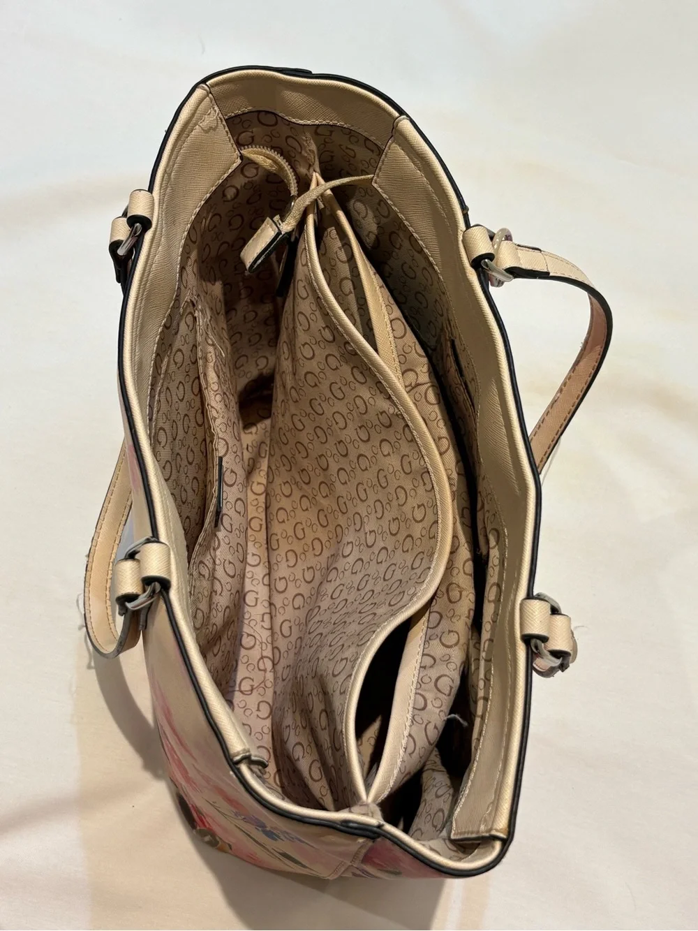 Guess tote vibrant